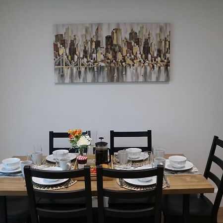 Elegant Room In Stylish House Milton Keynes Esterno foto