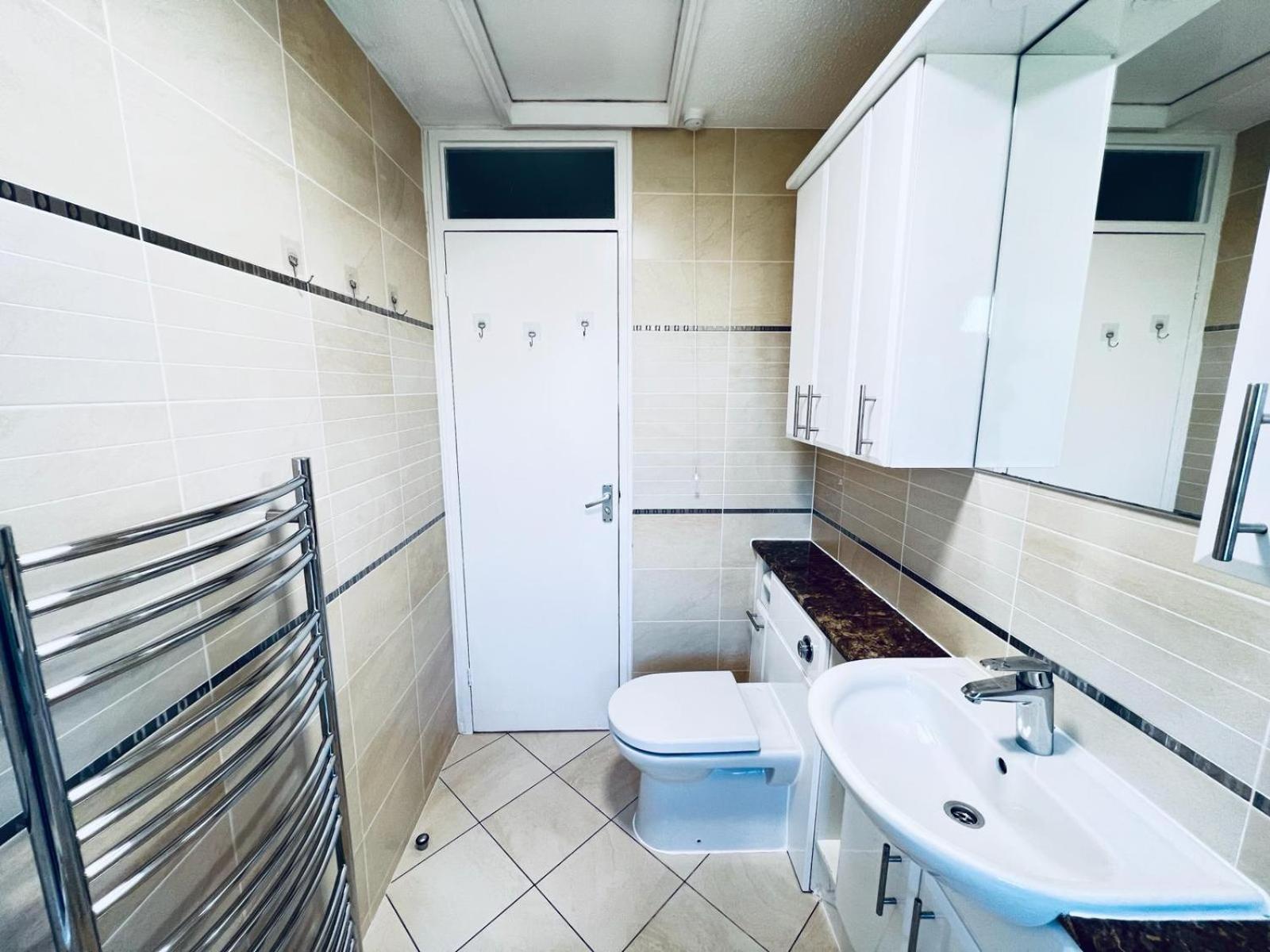Elegant Room In Stylish House Milton Keynes Esterno foto