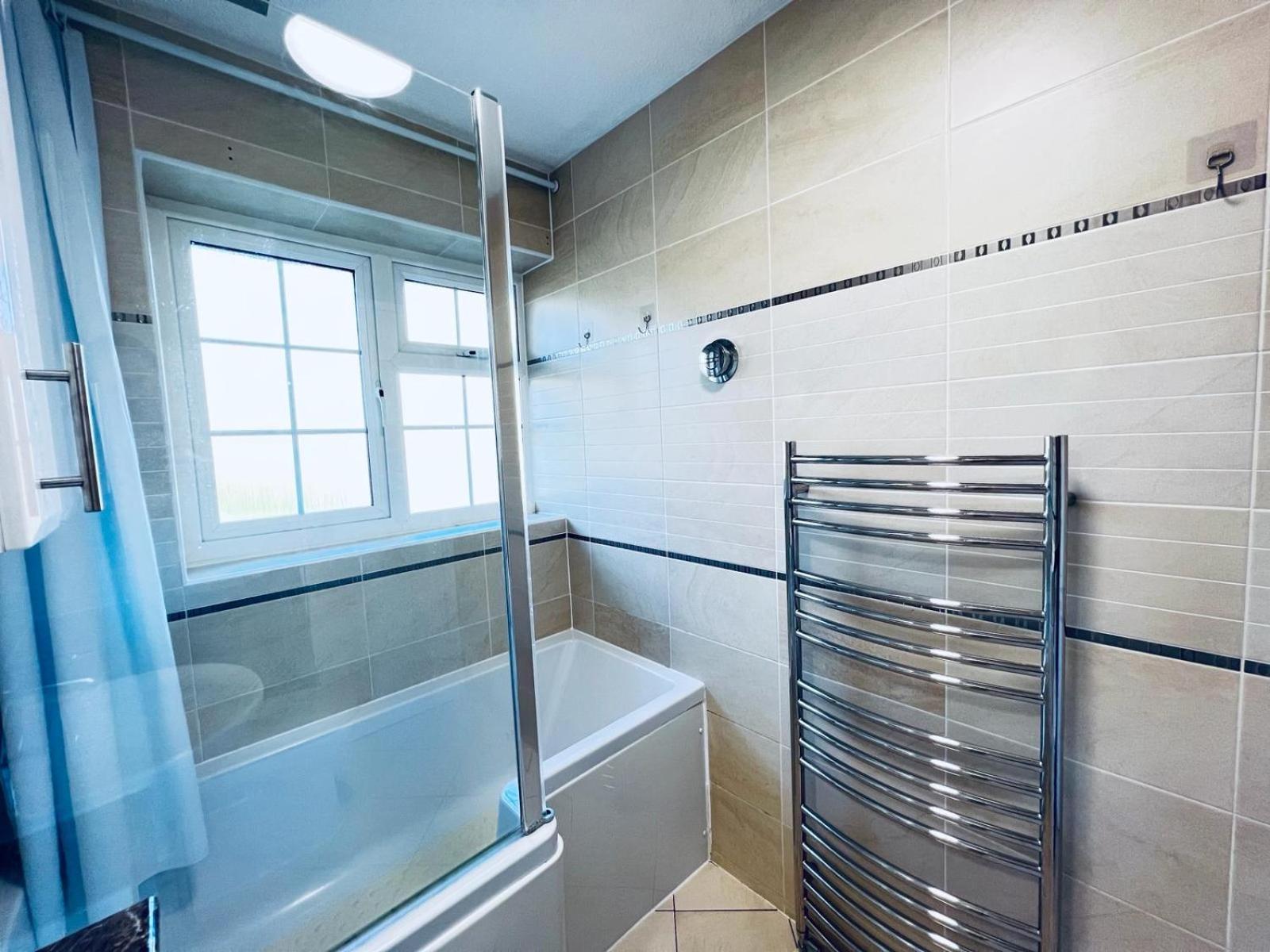 Elegant Room In Stylish House Milton Keynes Esterno foto