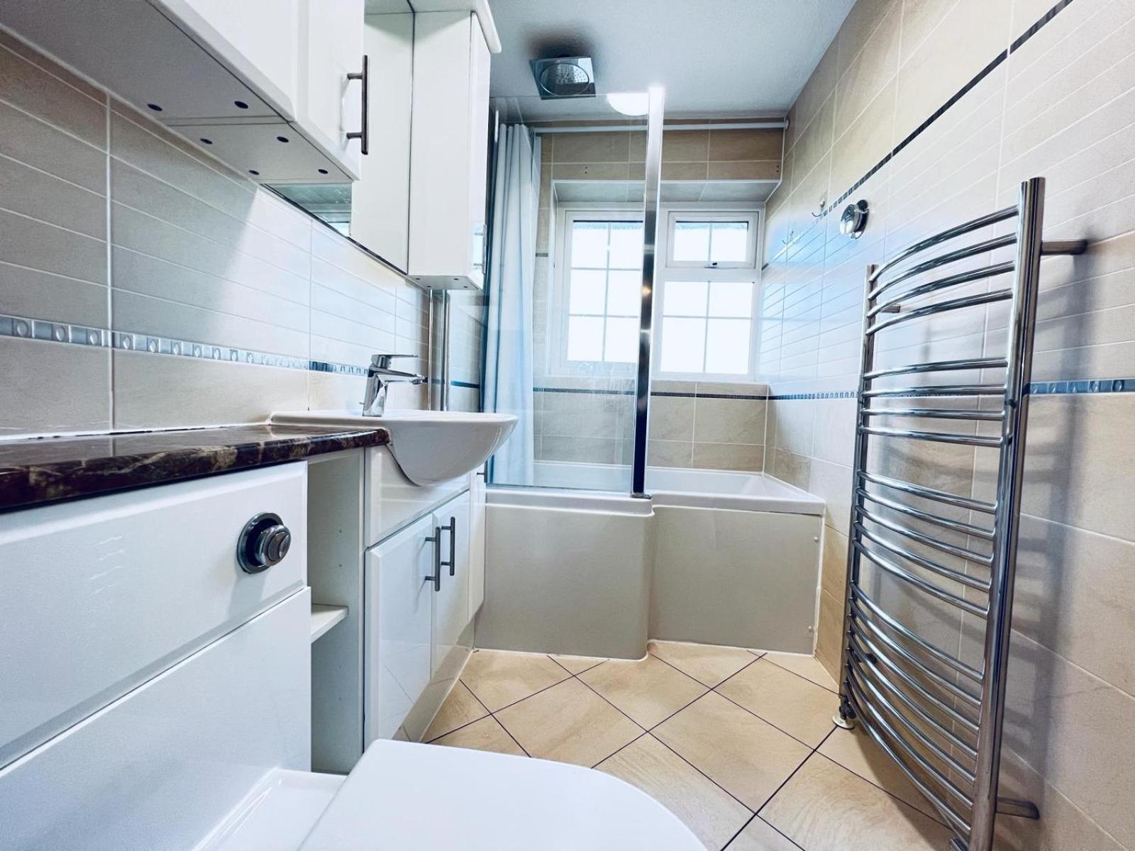 Elegant Room In Stylish House Milton Keynes Esterno foto
