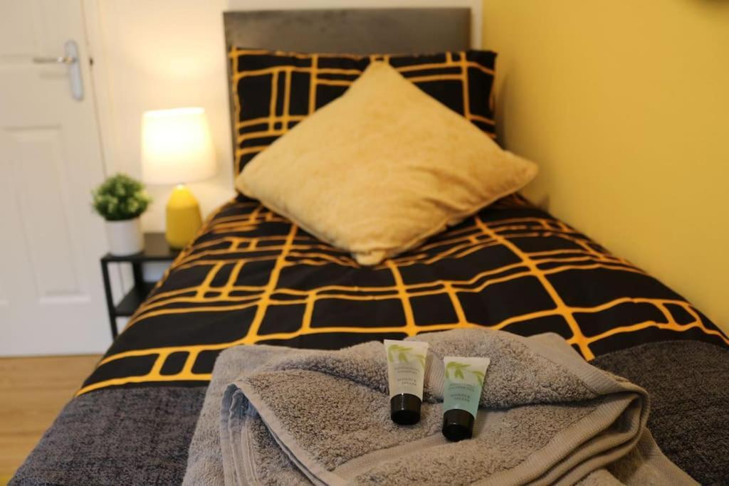 Elegant Room In Stylish House Milton Keynes Esterno foto